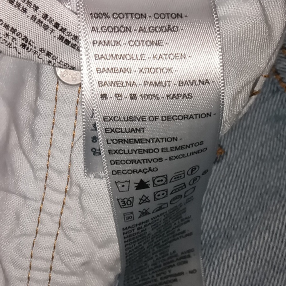 Levis high waisted jean shorts - Picture 6 of 6
